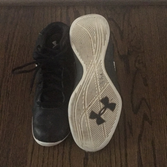 Black Nike basketball shoes also great for running - Picture 4 of 4